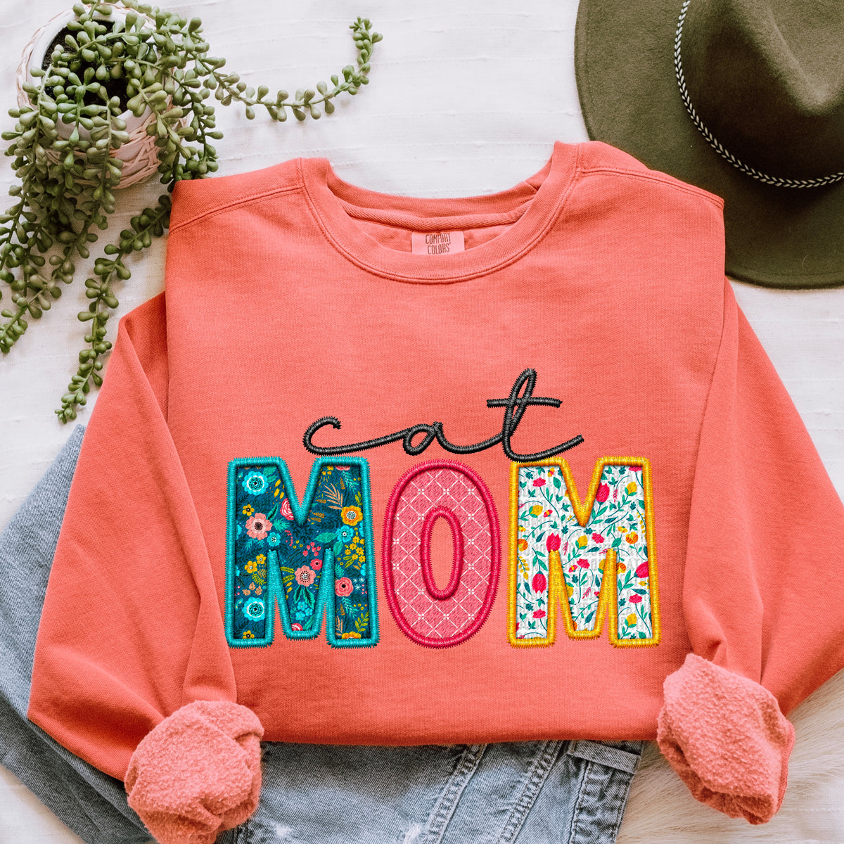 Cat Mom  / Black - Transfers (SDD)