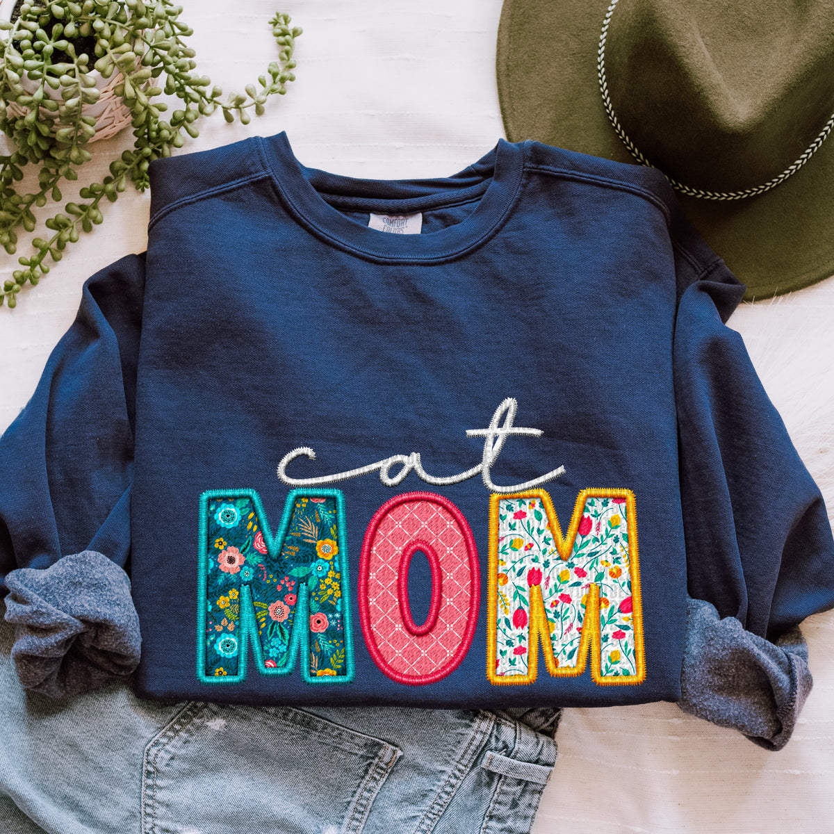 Cat Mom / White  - Transfers (SDD)