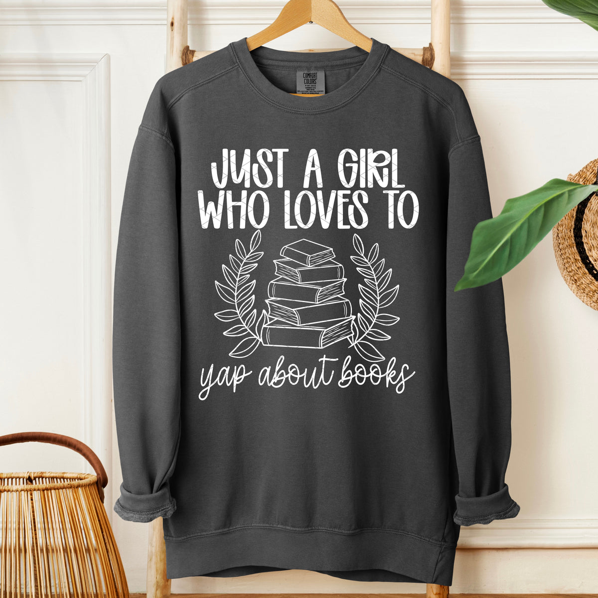 Just A Girl Who Loves To Yap About Books / White  - TRANSFER (SDD)